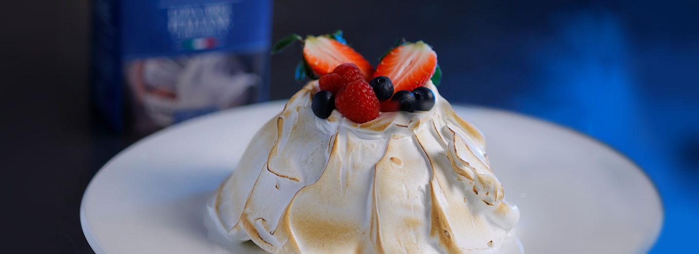 Semifreddo alla vaniglia e lampone con meringa morbida