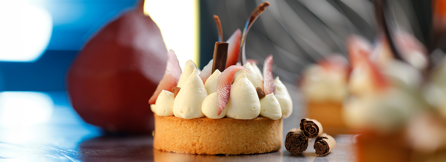 CROSTATA AL FRANGIPANE, CREMA AL CARDAMOMO E PERA AL VINO ROSSO