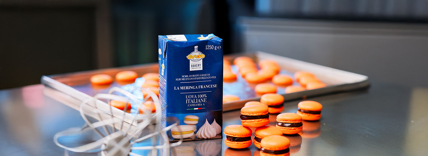 Ricetta per realizzare macarons con l'utilizzo del semilavorato a base d'albume d'uovo pastorizzato per Meringa Francese di Eurovo Service.
